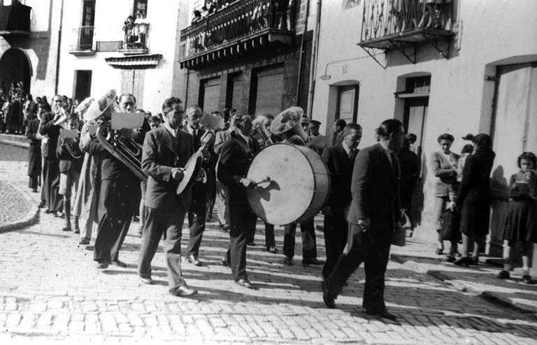 Musika bandaren lehen notak