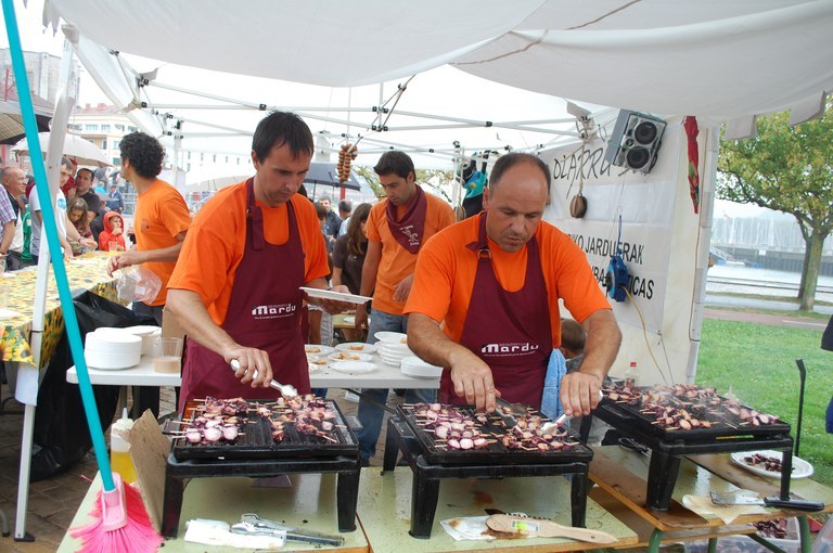 OLARRO EGUNA HERRIKO TALDEEI DEIALDIA