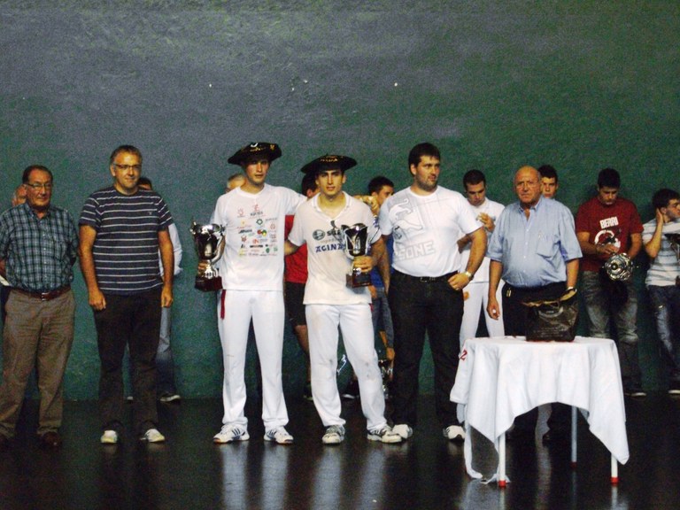 Santxo eta Peñas gailendu zitzaizkien Jaka eta Arzelusi Dinastia Etxabeko finalean