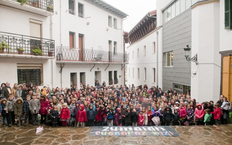 Udalak herritarrak zoriondu nahi ditu  eta euskara sustatzeko konpromisoa berretsi 