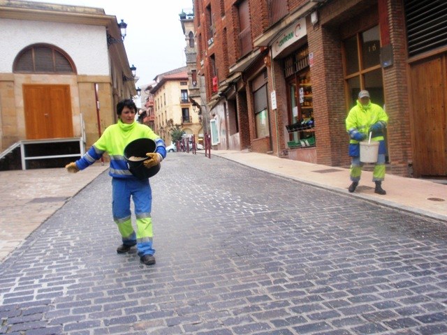 Udalak kontuz ibiltzeko eskatzen die herritarrei