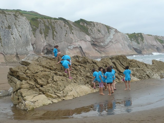 Udaleku irekietako haurren guraso bilerak egingo dira gaur
