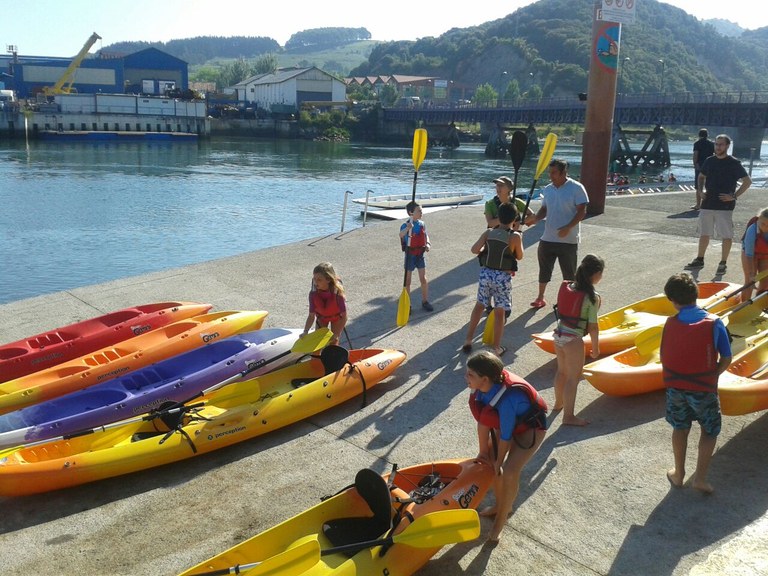 Udaleku irekietarako begirale eta koordinatzaile izateko behin behineko onartu eta baztertuen zerrendak, argitaratuta