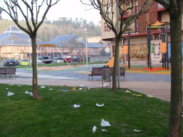 Zakarrontzi berriak jarriko ditu Udalak herriko zenbait gunetan