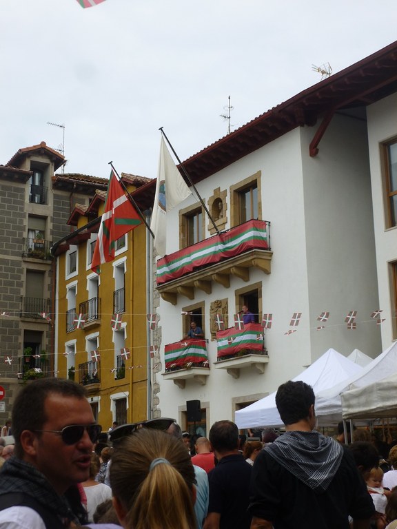 Zumaiako Udalak eskerrak eman nahi dizkie Euskal Jai Eguna aurrera ateratzen lagundu eta giroa sortu zuten herritarrei