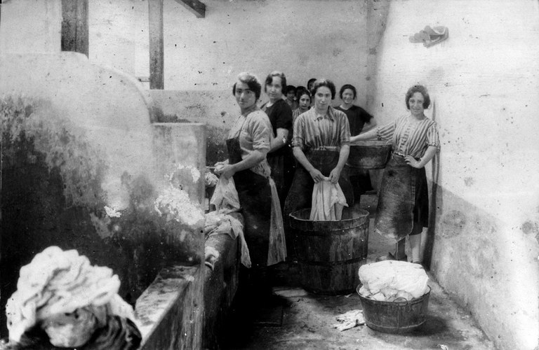 Femmes au Lavoir d'en haut  (Photothèque de Zumaia).